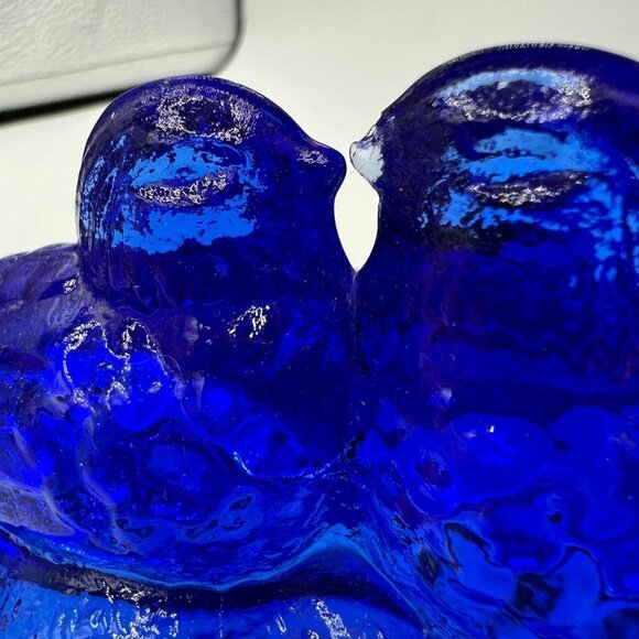 Vintage Cobalt Blue Glass Dish with Kissing Birds Lid c1950's - Picture 4 of 12